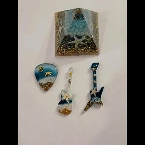 Beach-Themed Resin Guitar Charms Set With Guitar Pick And Pyramid